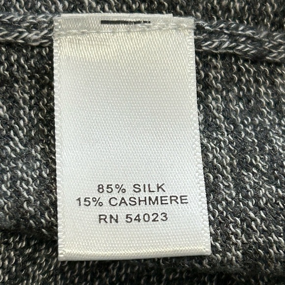 Banana Republic Men’s XL Silk Cashmere V Neck Sweater - Picture 5 of 9